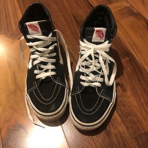 Lightly worn black skateboard shoes